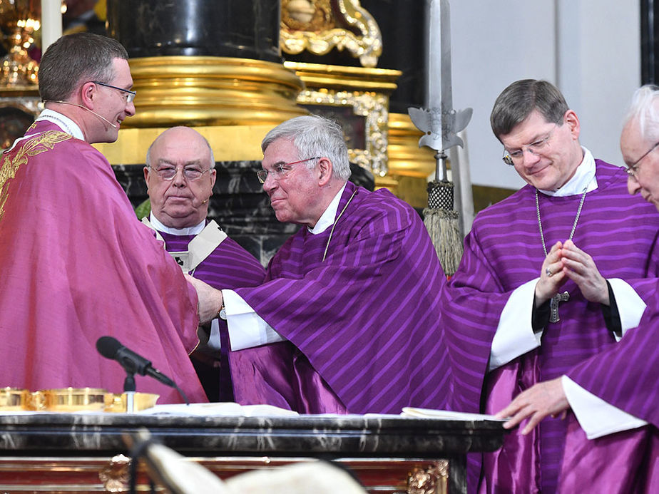 Bischof Dr. Michael Gerber feierlich in sein Amt als Bischof von Fulda eingeführt